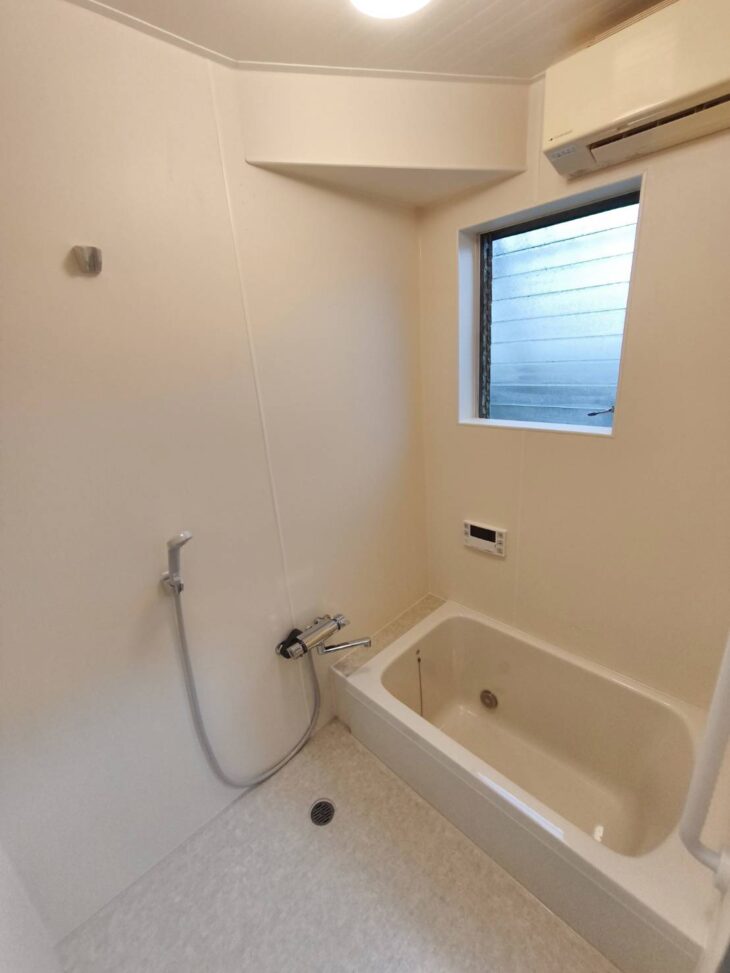   豊橋市　在来浴室のままでも綺麗・快適に。パネルとシートで機能性も向上。